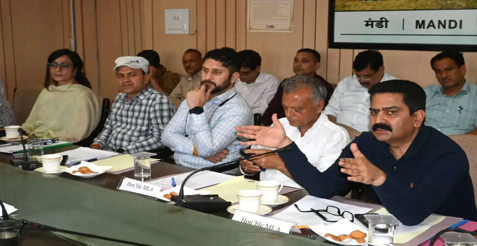 Review Meeting Addresses Concerns Over NH-70 Construction in Mandi