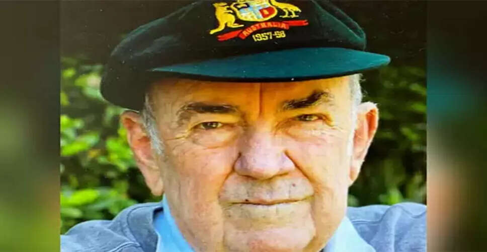 Tributes Pour In for Australian Cricket Legend Bob Simpson