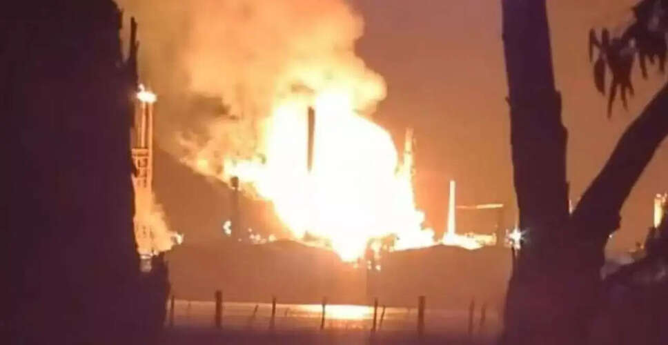 Explosion at Viva Oil Refinery in Geelong, Australia