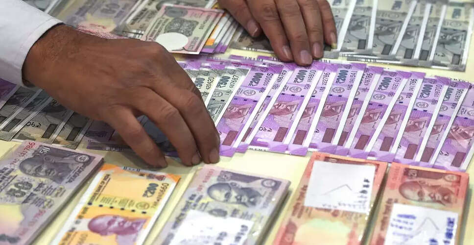 Indian Rupee Hits Record Low Amid Foreign Capital Outflows