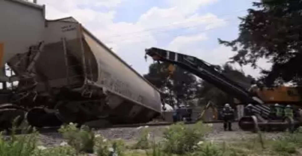 Tragic Train Derailment in Southern Mexico Claims Lives and Injures Many