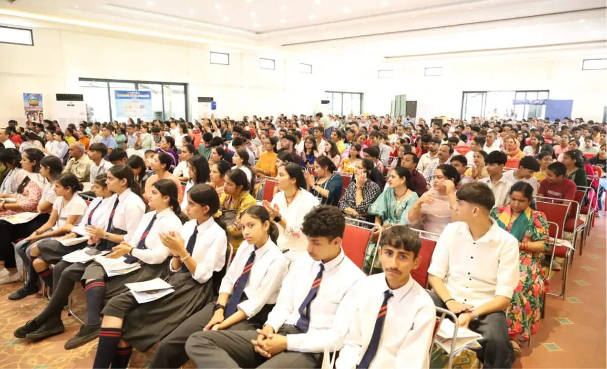 Celebrating Excellence: TNR Shining Star Awards 4.0 Honors Top Students in Palampur