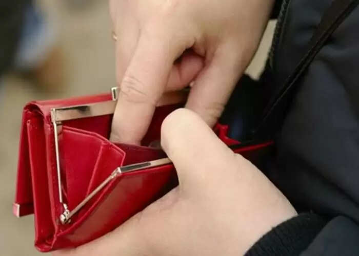 वॉलेट में पैसे रखने के लिए वास्तु टिप्स