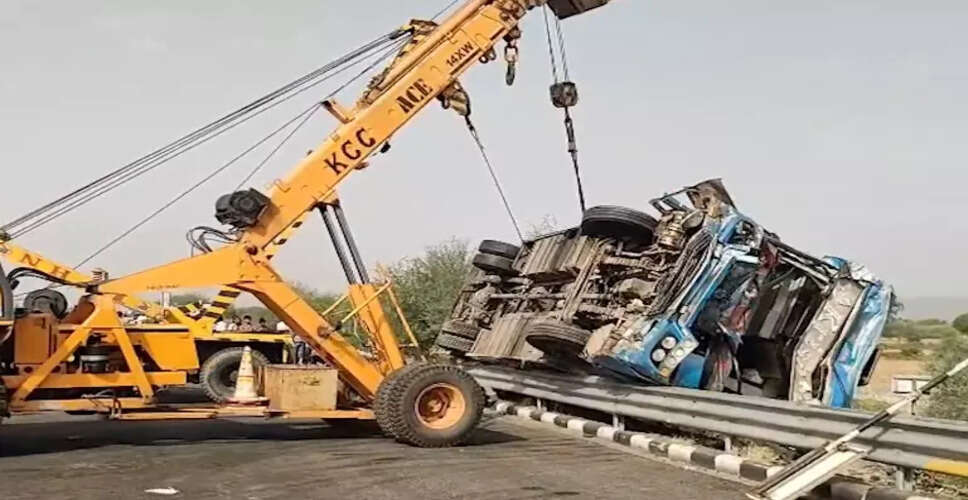 Bus Accident on Delhi-Mumbai Expressway Leaves 40 Injured in Rajasthan