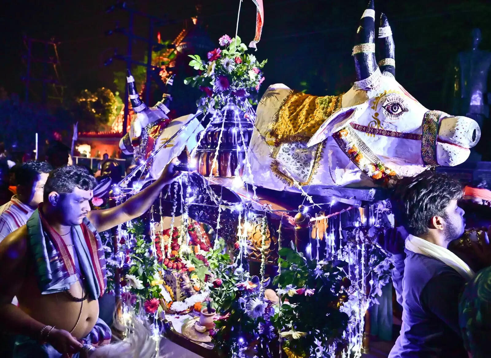 A Spectacular Celebration: Goddess Gauri's Arrival at Bhubaneswar's Lingaraj Temple
