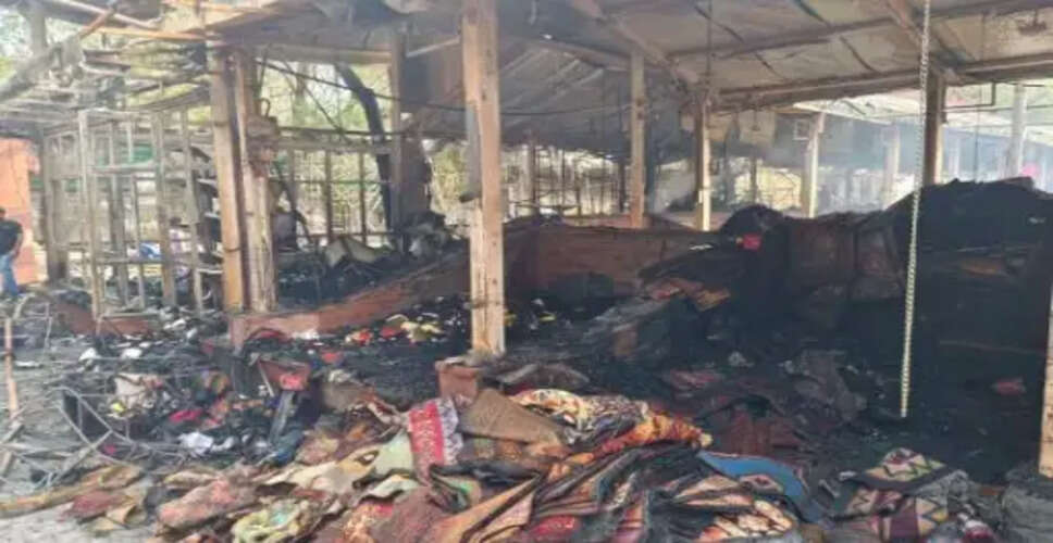 Massive Fire Destroys Shops in South Delhi Market