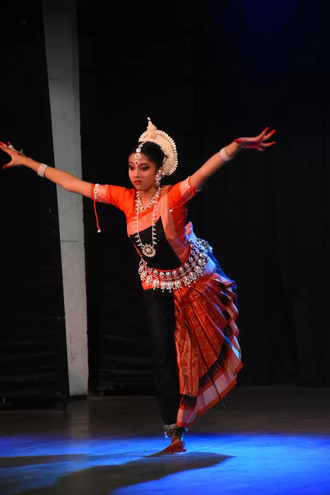 Experience the Vibrant Chariot Festival and Cultural Performances in Puri and Bhubaneswar!