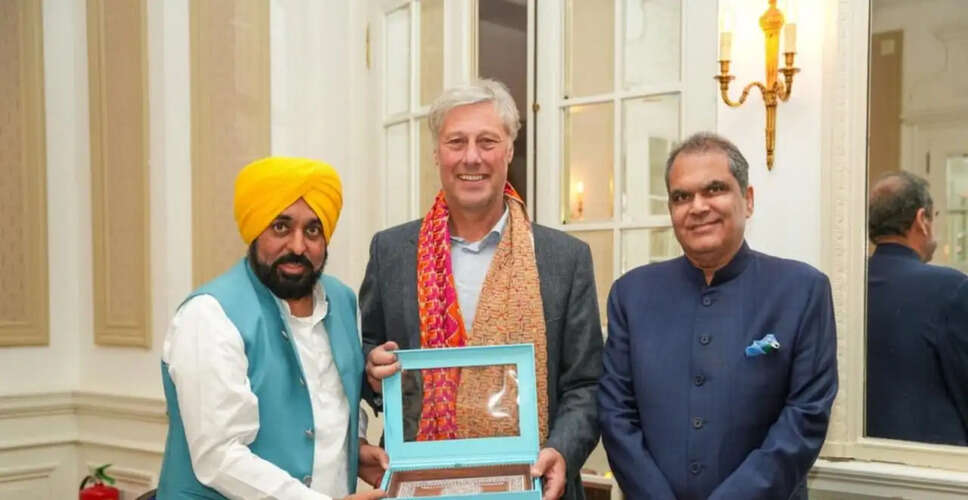 Punjab CM Bhagwant Mann Engages with Dutch Hockey Legend Floris Jan Bovelander