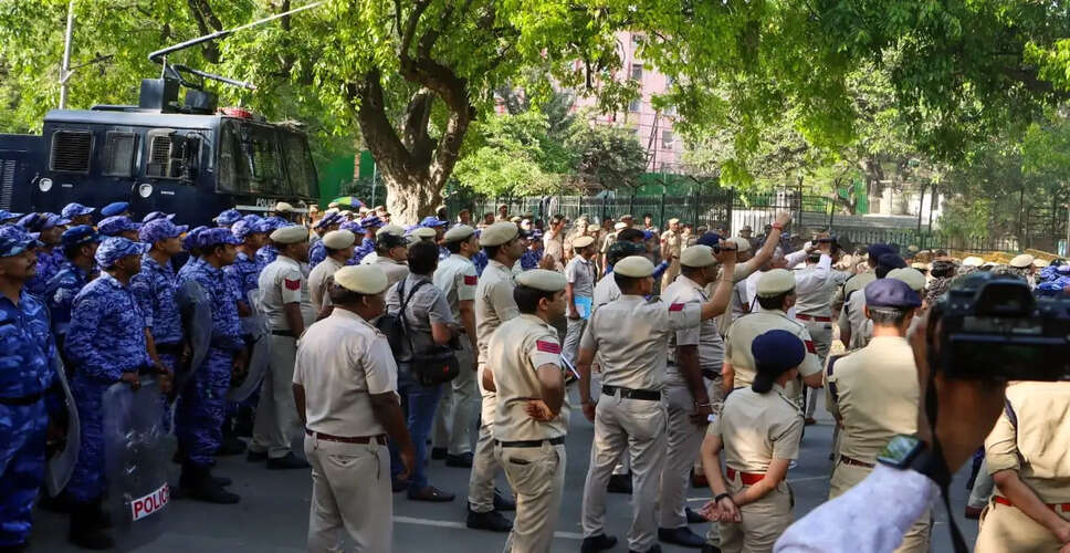 Unique Digital Protest at Jantar Mantar: Cockroach Janta Party Takes to the Streets