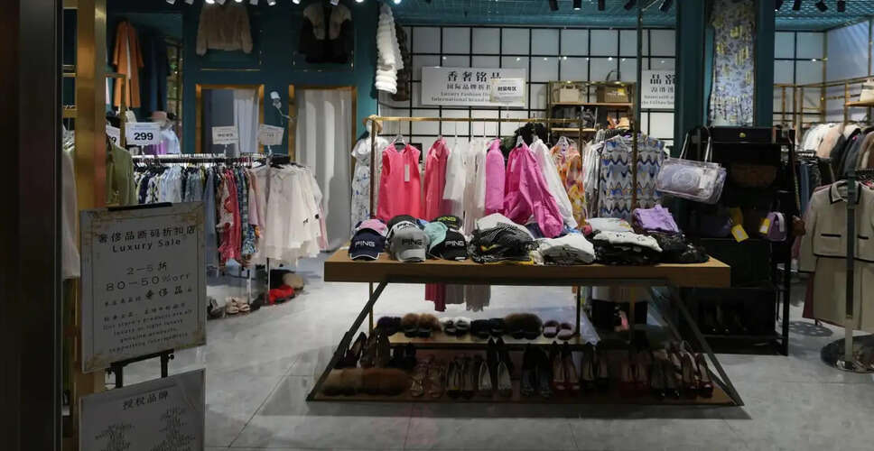 China's Economic Recovery Faces Challenges Amid Declining Consumer Spending
