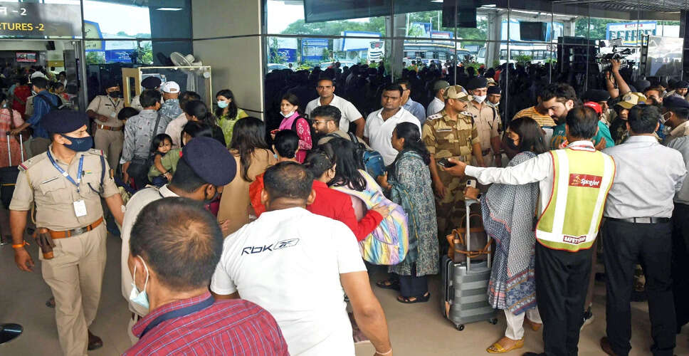 SpiceJet Flight Engine Failure Causes Panic at Delhi Airport