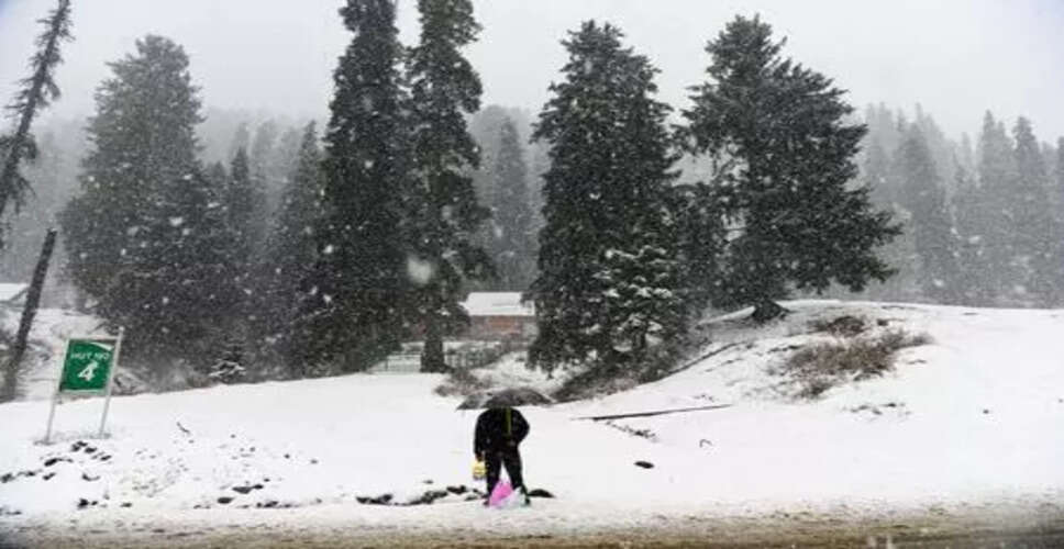 Kashmir Welcomes New Year with Snowfall Amid Rising Temperatures