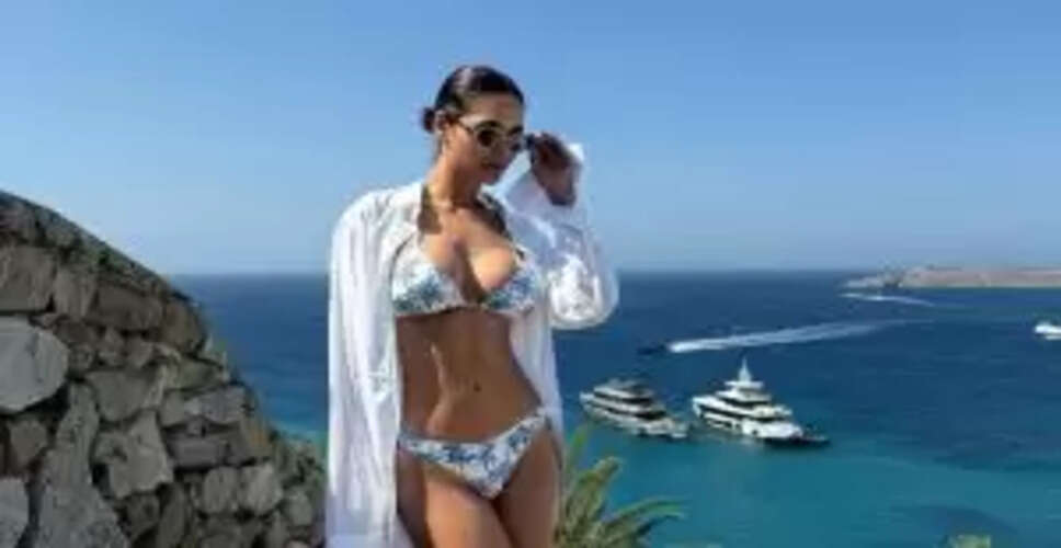 Esha Gupta's Stunning Bikini Photo Sets Social Media on Fire!