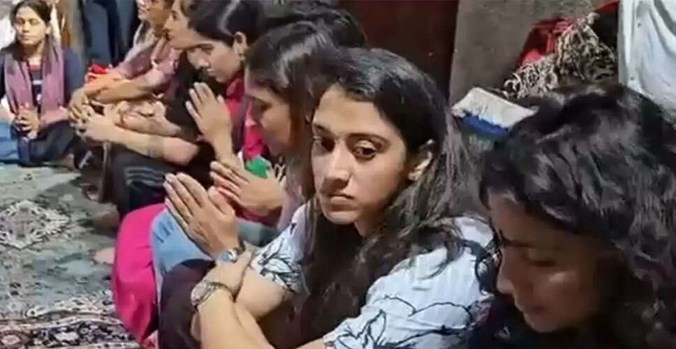 Indian Women's Cricket Team Visits Temple Ahead of T20I Series