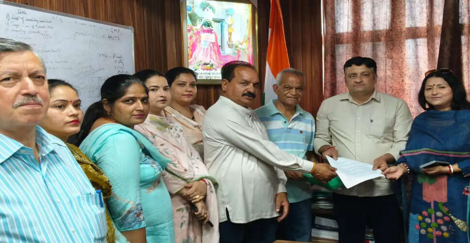 Local Delegation Advocates for Improved Intersection in Nurpur