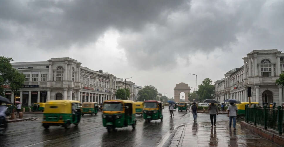 Delhi Weather Update: Mild Rain and Temperature Fluctuations Expected