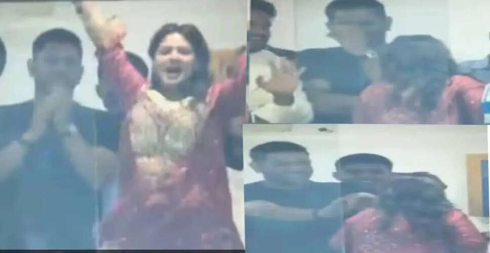 Heartwarming Moment at T20 World Cup: MS Dhoni and Sakshi's Adorable Interaction