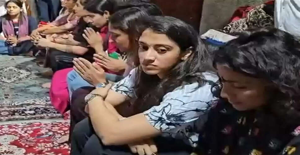 Indian Women's Cricket Team Visits Temple Before T20I Clash with Sri Lanka