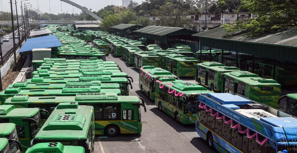 Tragic Bus Accident in East Delhi Claims Life of Auto Rickshaw Driver