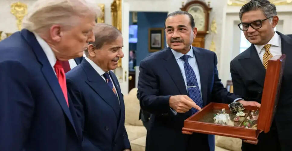 Trump Highlights Middle East Leaders in New Post, Omits Pakistan's Civilian Leadership