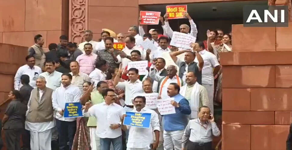 Opposition Leaders Protest Against SIR Practice in Bihar
