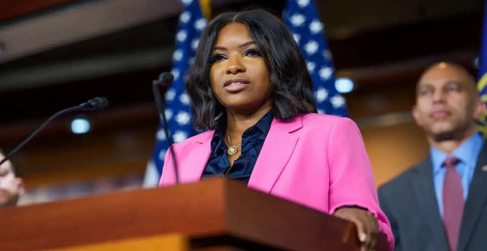 Dallas Police Standoff Ends in Tragedy: Security Guard Linked to Congresswoman Dies