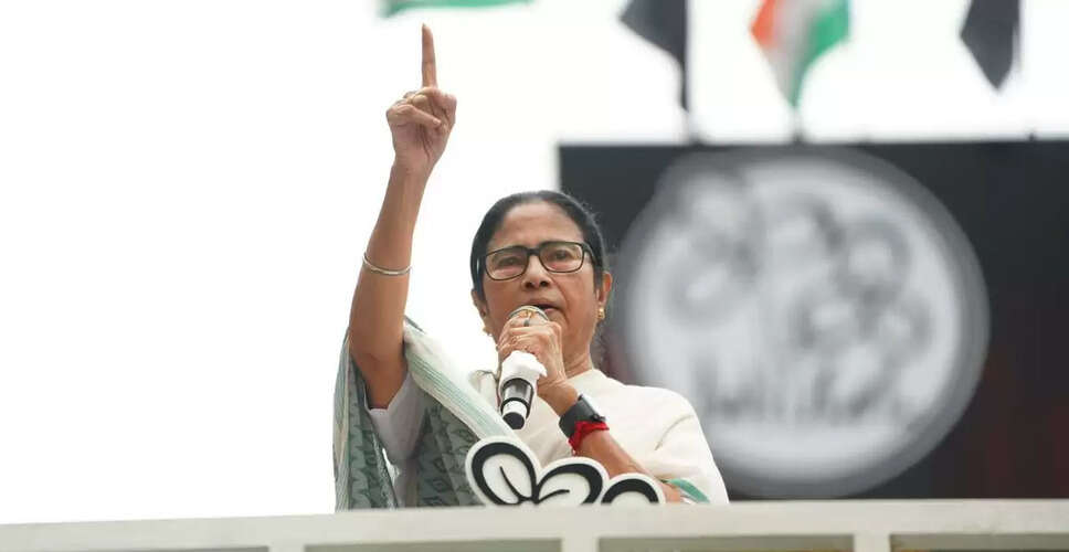 Mamata Banerjee Condemns Evictions of Bengali Migrants in New Delhi