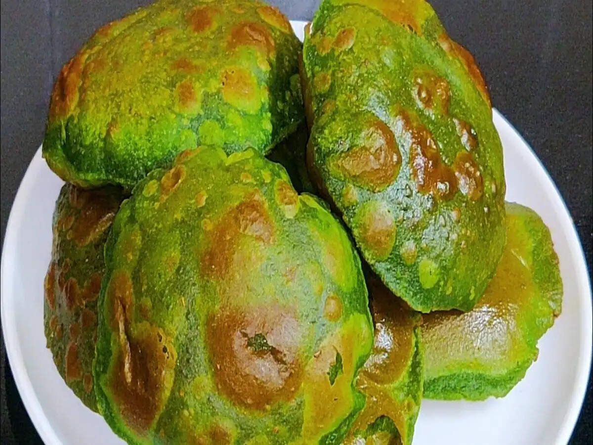 Delicious Spinach-Coriander Puris: A Unique Breakfast Delight