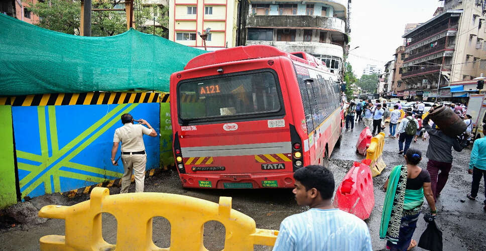 Tragic Bus Accident in Mumbai Claims Four Lives
