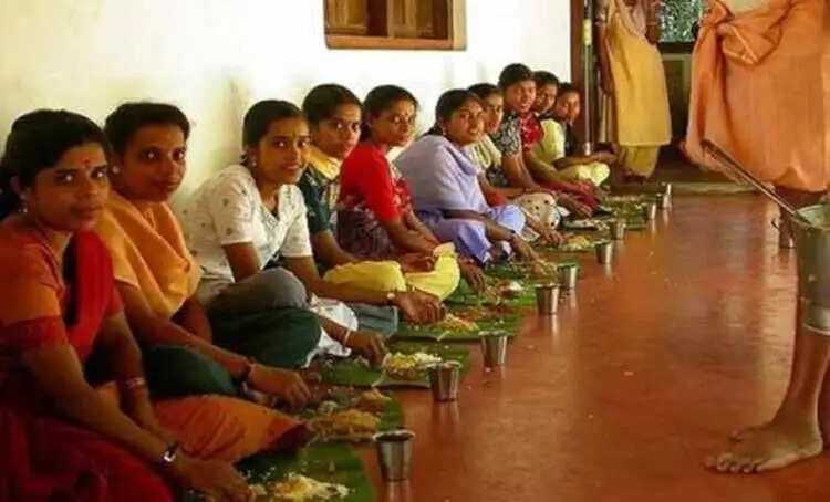 Benefits of Eating While Sitting on the Ground