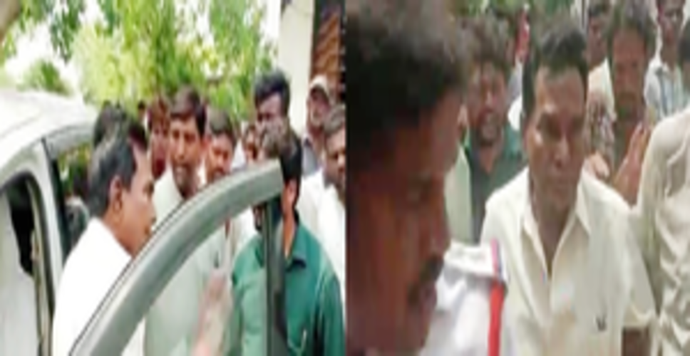 Student&rsquo;s death sparks protest in Telangana paramedical college