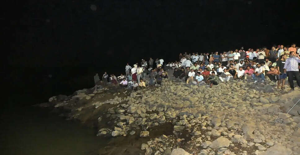 Tragic Boat Capsize in Narmada River: Search and Rescue Operations Underway