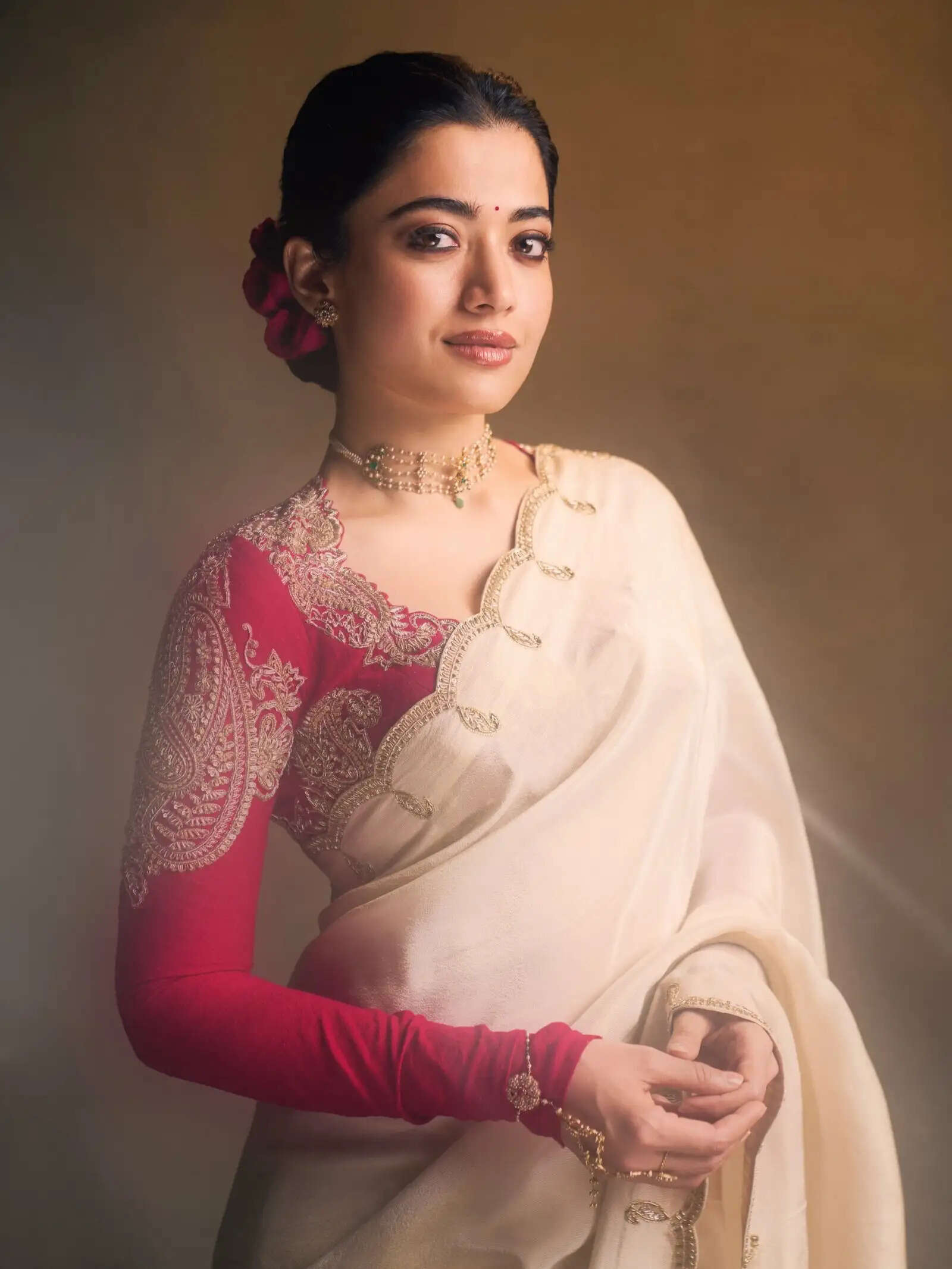 Rashmika Mandanna's Stunning New Photos Create Buzz in South Indian Cinema