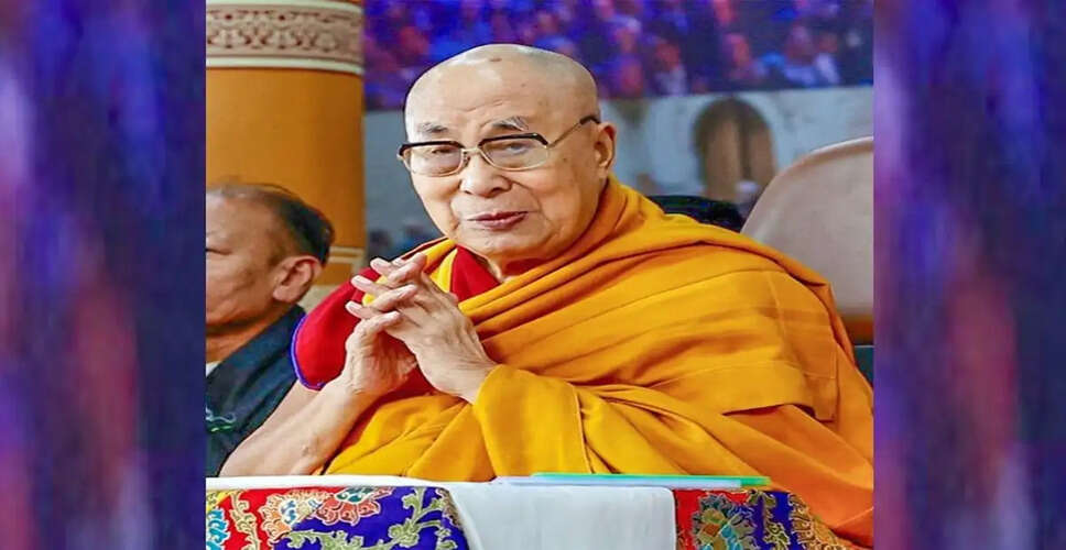 Dalai Lama to Travel to Delhi for Knee Treatment