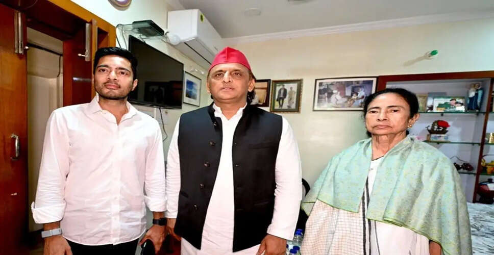 Akhilesh Yadav Offers Emotional Support to Mamata Banerjee After Election Loss
