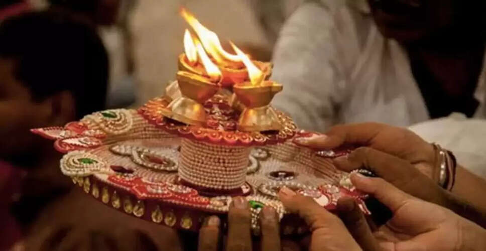 Understanding the Significance of Clockwise Aarti in Hindu Worship