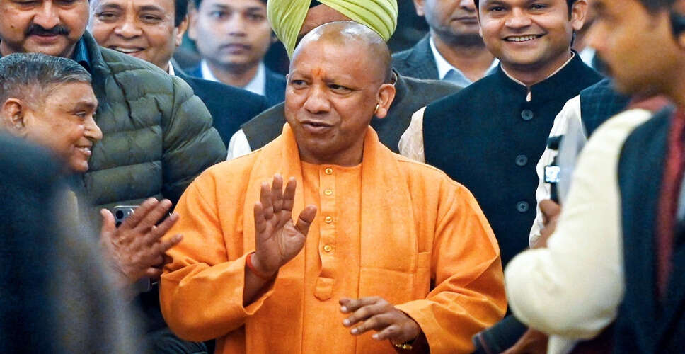 Uttar Pradesh Chief Minister Honors Guru Gobind Singh on His Birth Anniversary