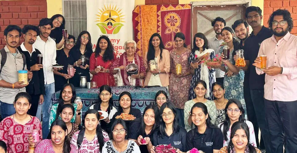 Indore Students Embrace Eco-Friendly Holi with Natural Colors Training