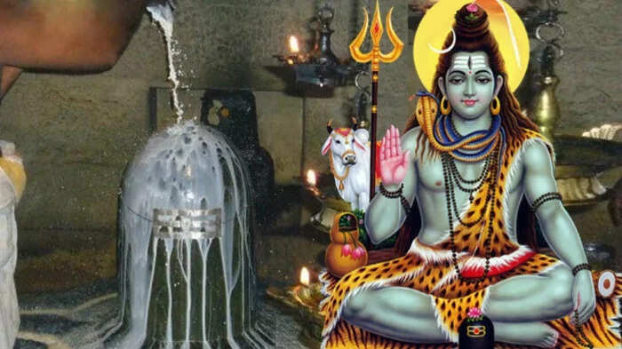 शिवलिंग पर जल चढ़ाने की सही दिशा और नियम