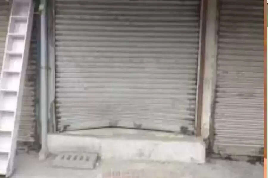 Couple Caught in Obscene Act at Juice Shop in UP