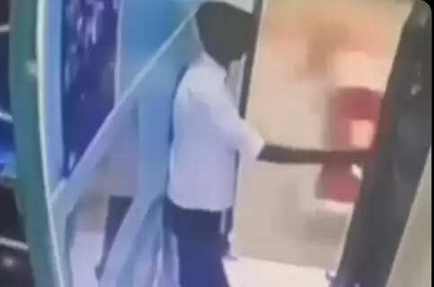 Shocking Train Heist Caught on Camera: A Must-See Viral Video!