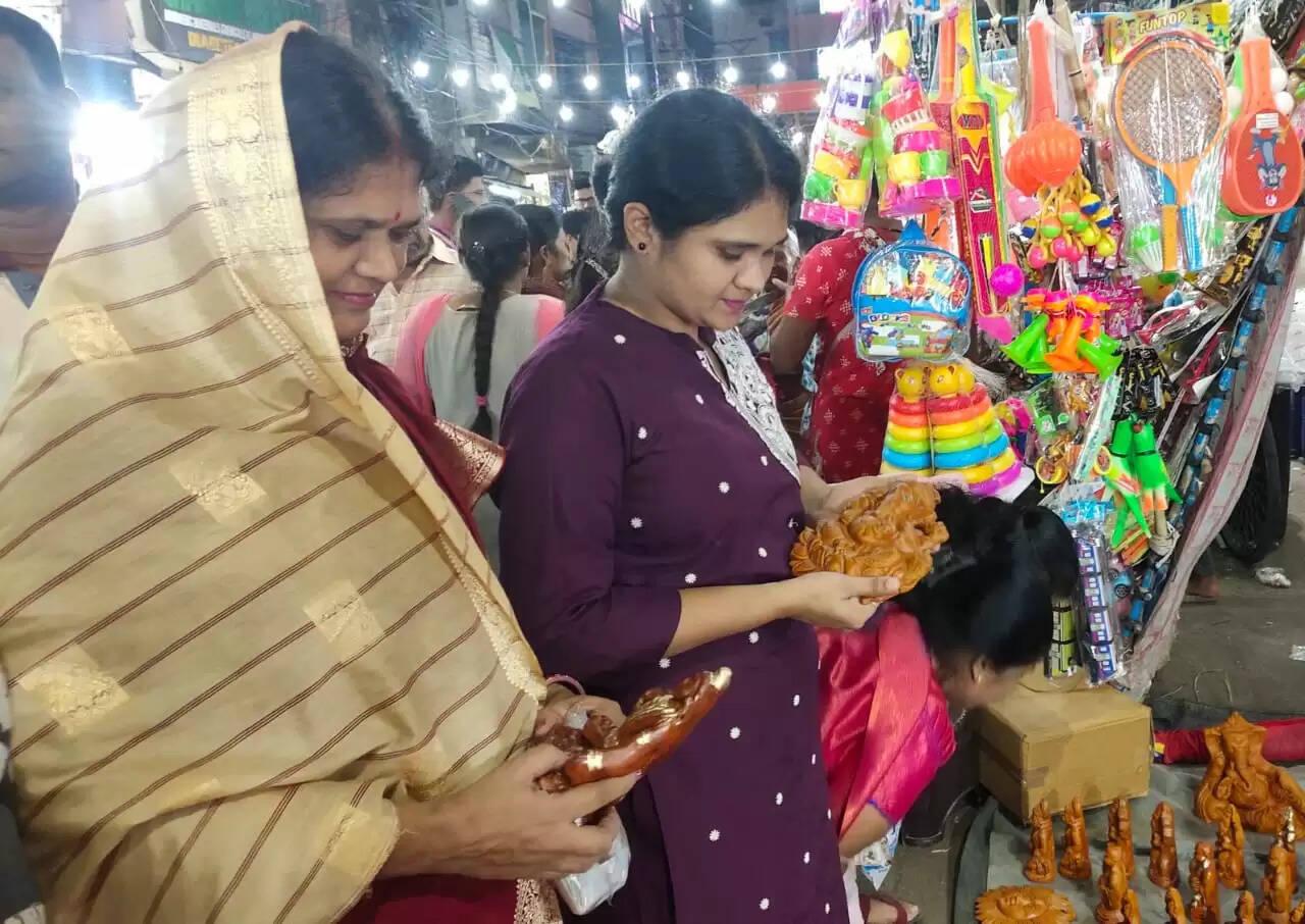 Bhubaneswar's Transport Chaos: Drivers' Strike Causes Fuel Station Mayhem