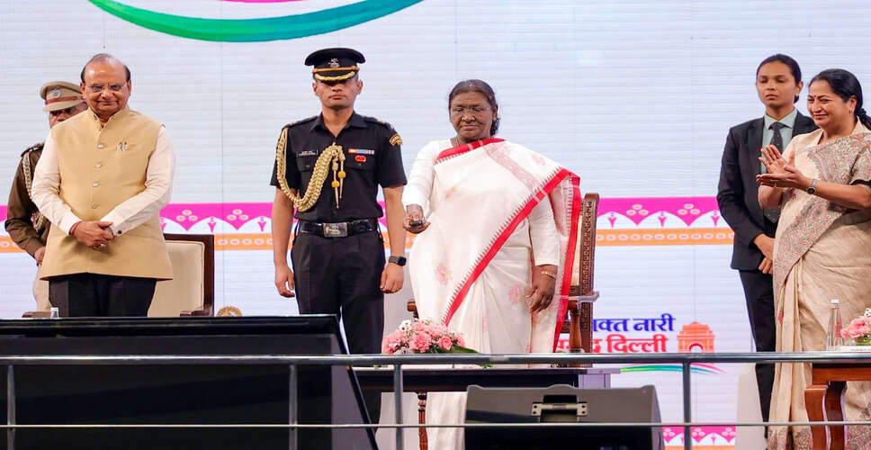 Delhi Government Launches Free Travel Card for Women and Transgender Individuals