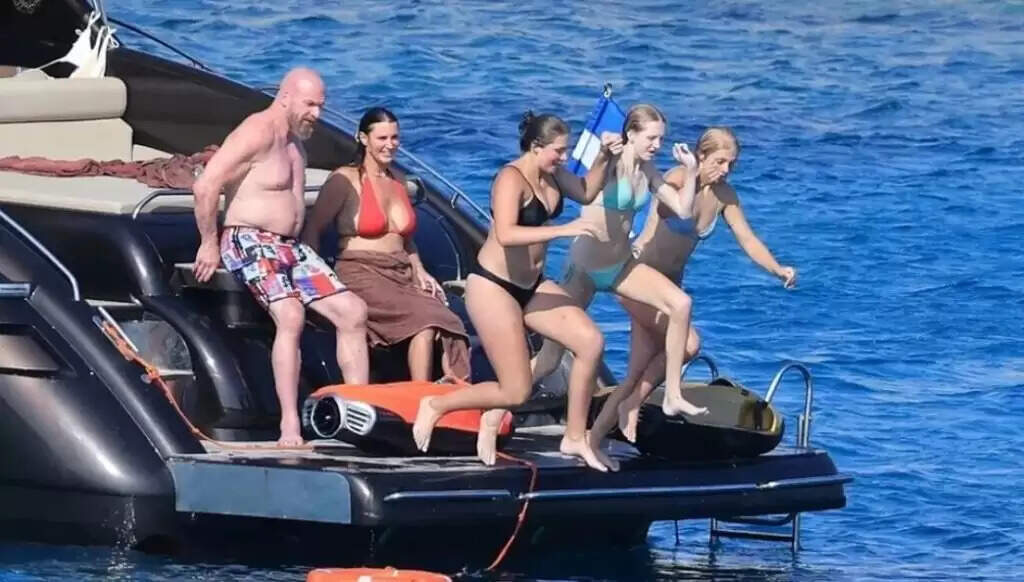 Triple H and Stephanie McMahon Enjoy Family Vacation in Greece