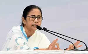 Mamata Banerjee Blames Central Agencies for Murshidabad Violence: Calls for Unity