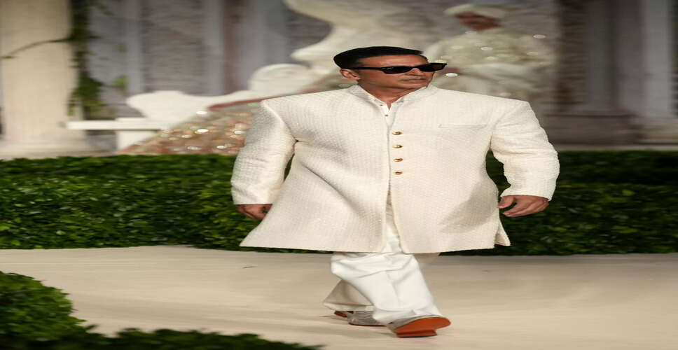 Akshay Kumar Shines on the Ramp at India Couture Week 2025