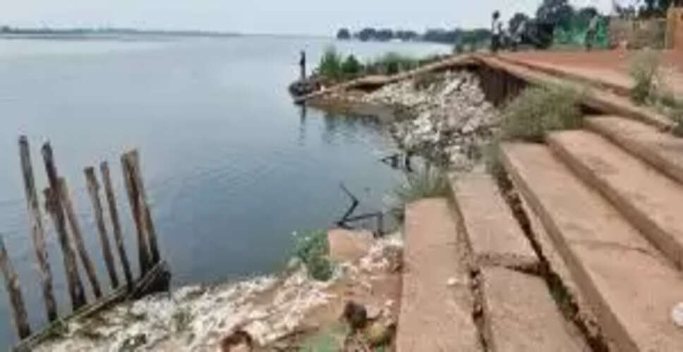 Cuttack's Gadagadia Ghat: A Safety Hazard Amidst Deteriorating Beautification Efforts