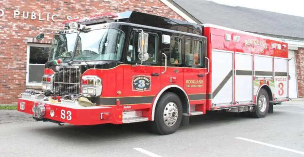 Massive Blaze Erupts in North Phoenix, Arizona