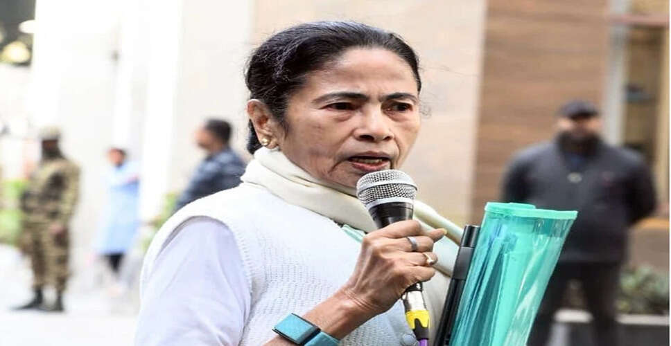 Mamata Banerjee Leads Protest Against ED Raids in Kolkata