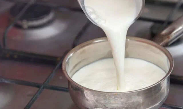 दूध उबालने के लिए सही बर्तन का चयन: स्वास्थ्य पर प्रभाव